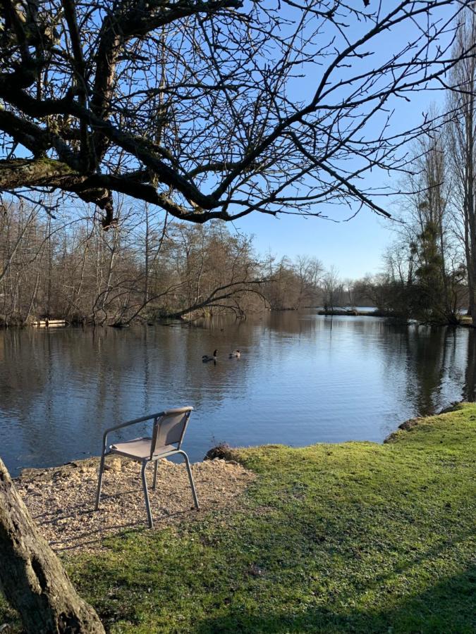 Hotel L'Ile Du Saussay Itteville Bagian luar foto